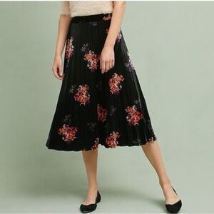 Maeve velvet floral pleated skirt, size small